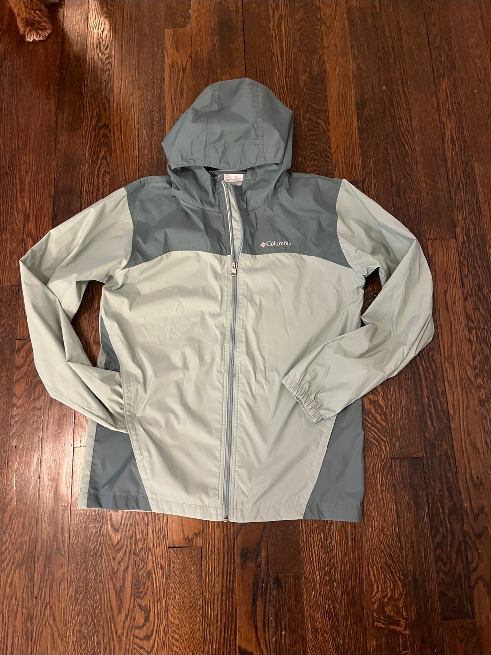 Columbia Kids Hooded Rain Jacket in Sage and dark green size XL